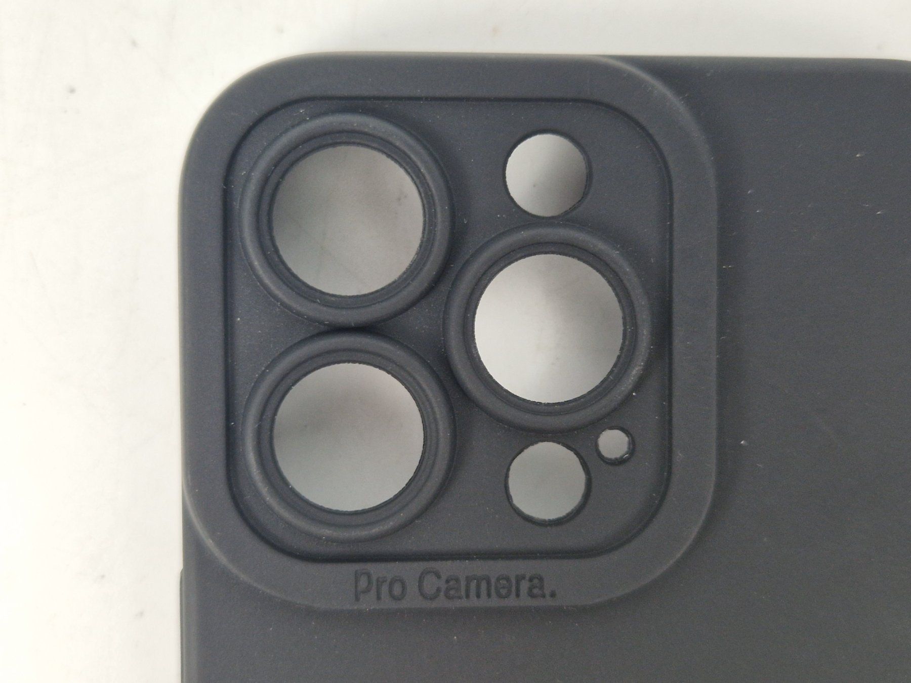 Apple Covers & Schutzfolien: Smartphone-Hülle für iPhone 13Pro "Weekdays" – Gebraucht aus Muhen von Restwert_Muhen 1