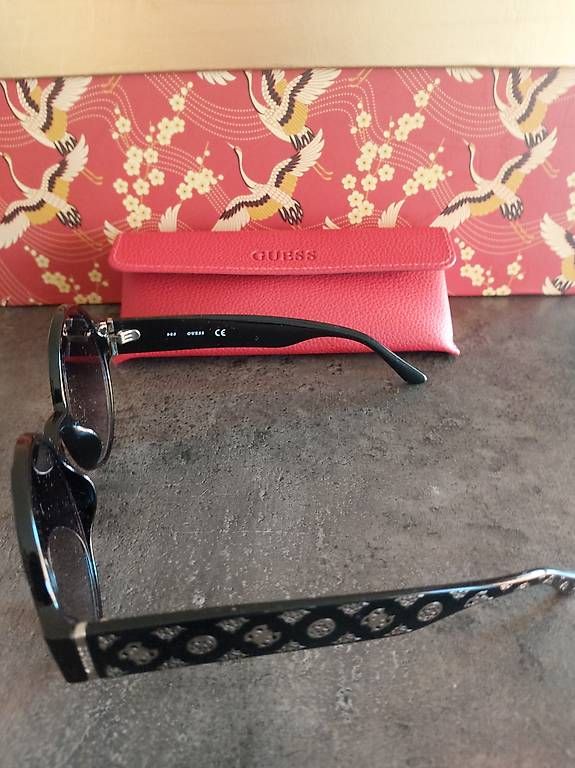 Guess Lunettes & Verres: Lunettes guess – D'occasion à Savièse par mag_58f8 4