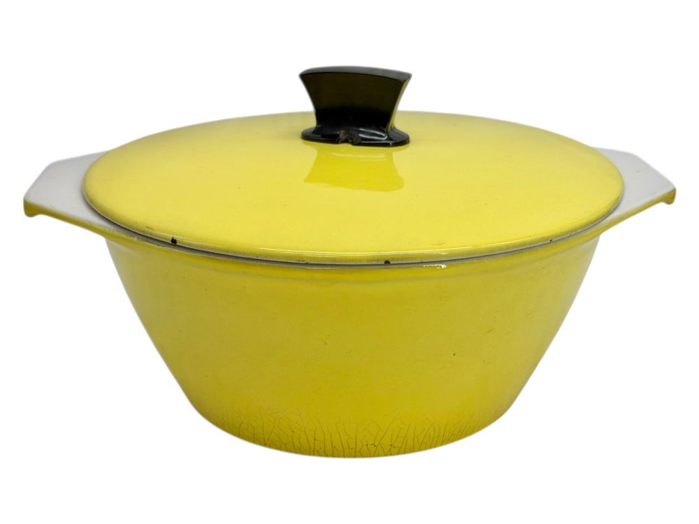 Emoi chez les fans de la cocotte en fonte émaillée du Creuset, modèle Caraïbes | Fontes d'art et métallurgie ancienne