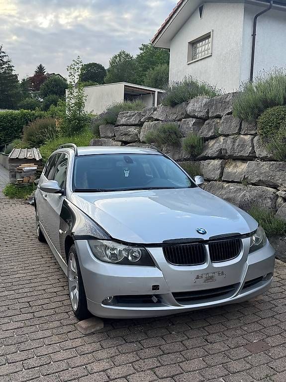 Autos: BMW 325xi – D'occasion à Malleray par bla_wg85 1