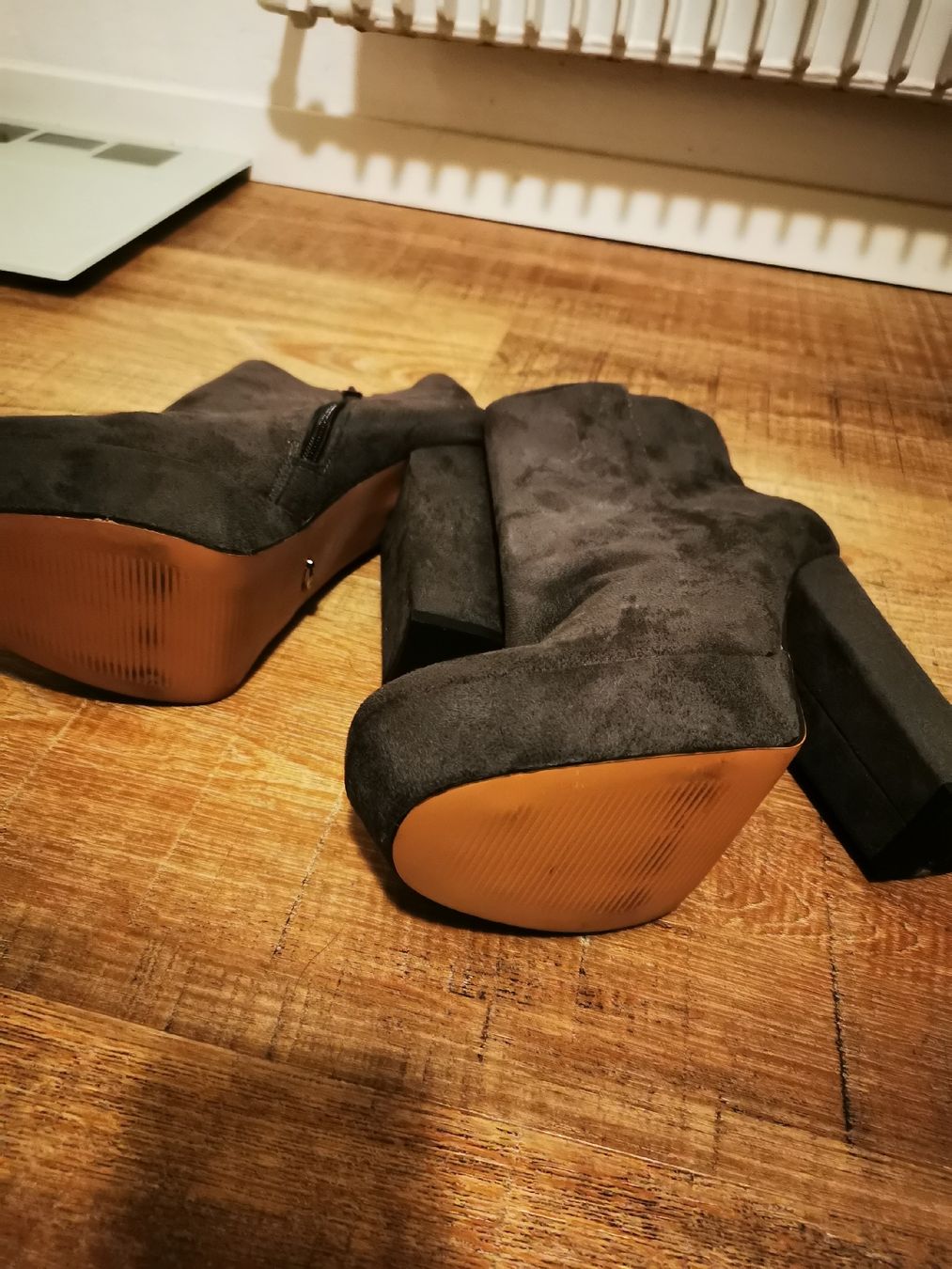 Scarpe da donna: Winter Stiefeletten Wildleder grau, Blockabsatz Gr. 39 – Nuovo (secondo la descrizione) da Balsthal venduto da Leila_Luna 5