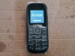 GSM Handy ohne Sperre 2G: Samsung GT E1200 Praktisch neu!