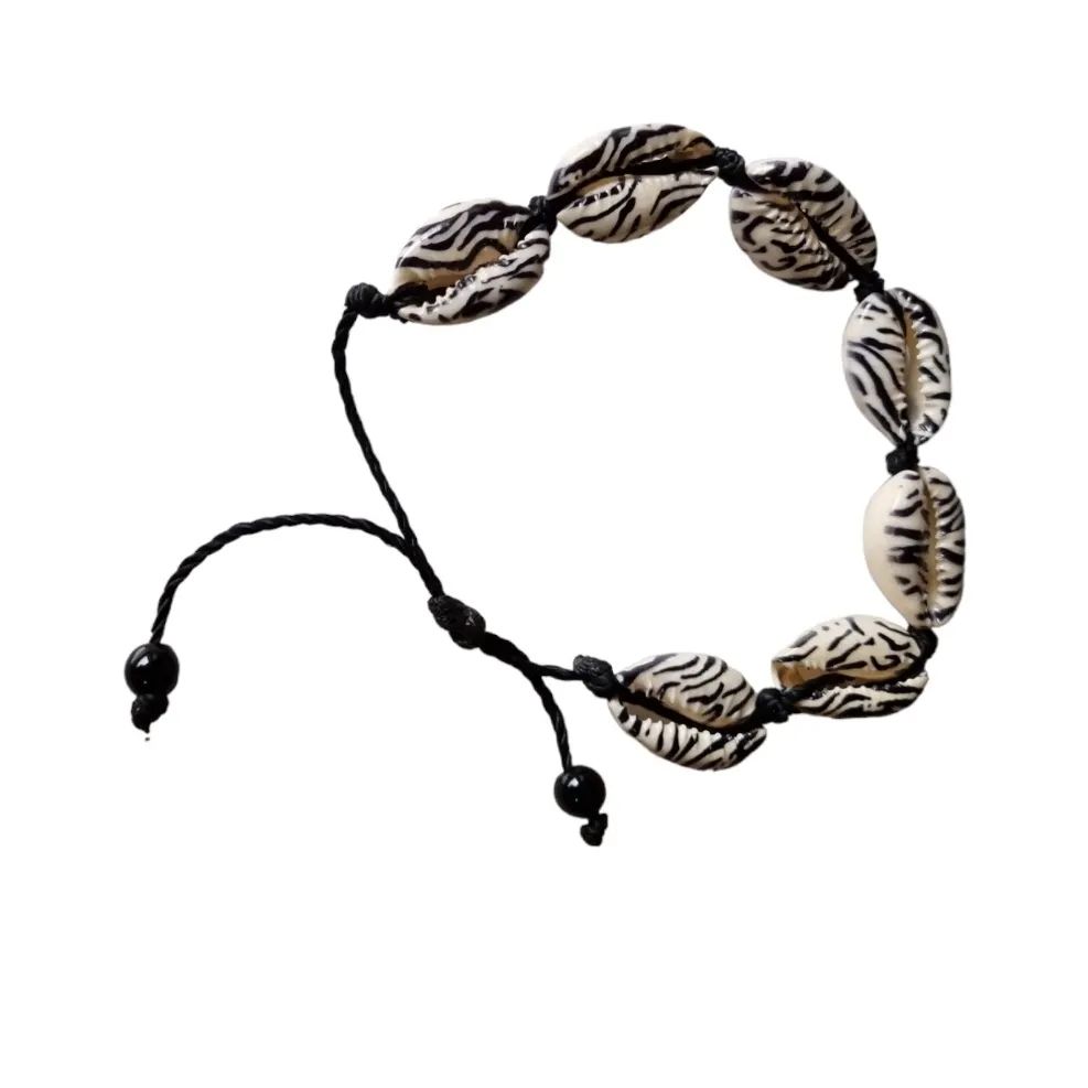 Bracelets: Handgefertigte Muschelarmbänder – Neuf avec emballage d'origine à Biel/Bienne par Ressourceraum