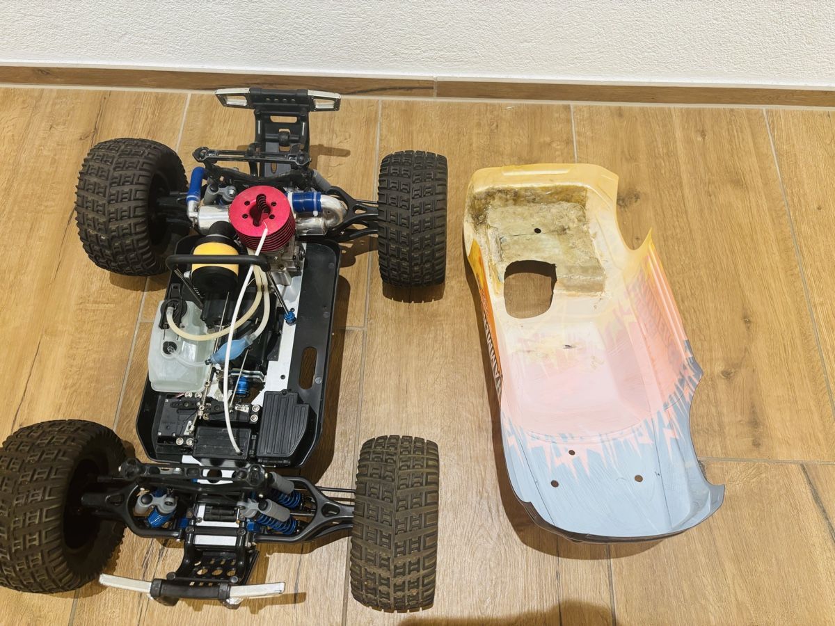 Thunder Tiger RC Kits de montage: Thunder Tiger Sledge Hammer Nitro Monster Truck 1:8 – D'occasion à Lachen SZ par snick44 2