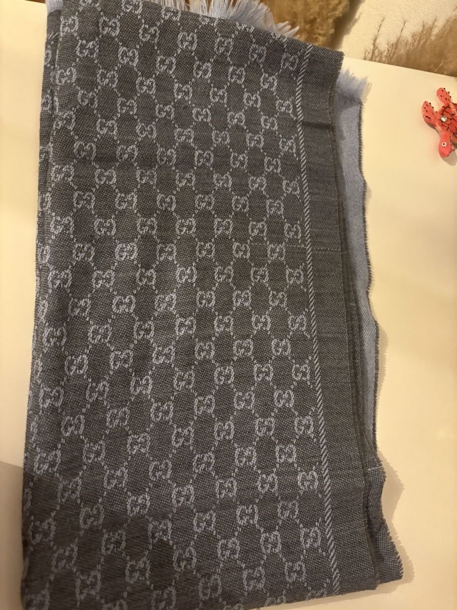 Gucci Foulards & écharpes: Gucci Schal – D'occasion à Fehraltorf par Reto_990 1