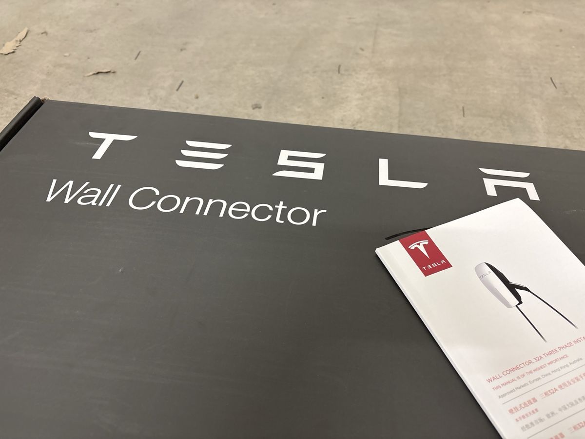 Tesla Caricabatterie: Tesla Wall Connector Ladestation Neuware – Nuovo (secondo la descrizione) da Ebmatingen venduto da silverskys 1