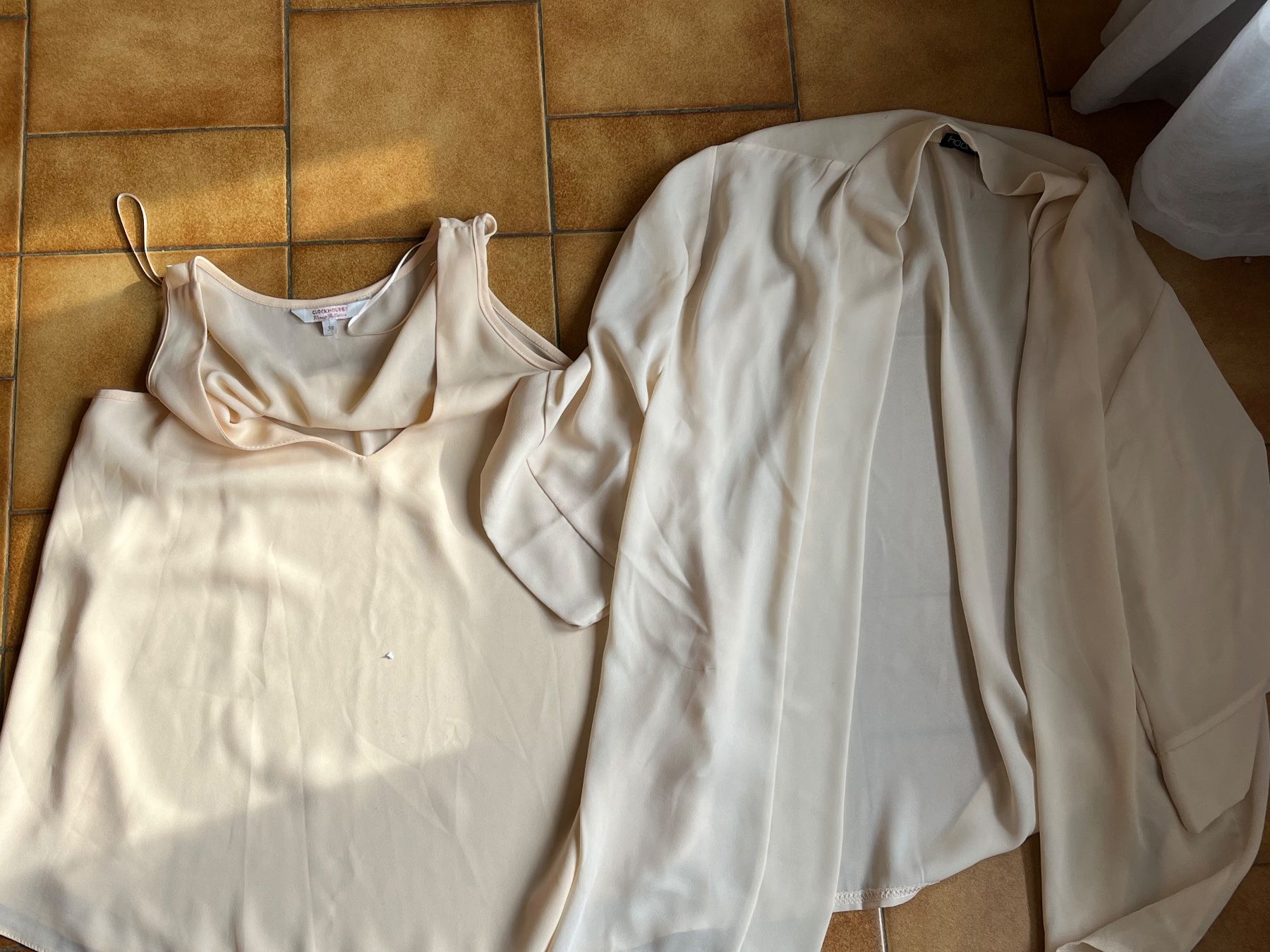 Kleiderpakete: Lot 7 habits Taille M Mel – Gebraucht aus Veyrier von kimedovapa 2