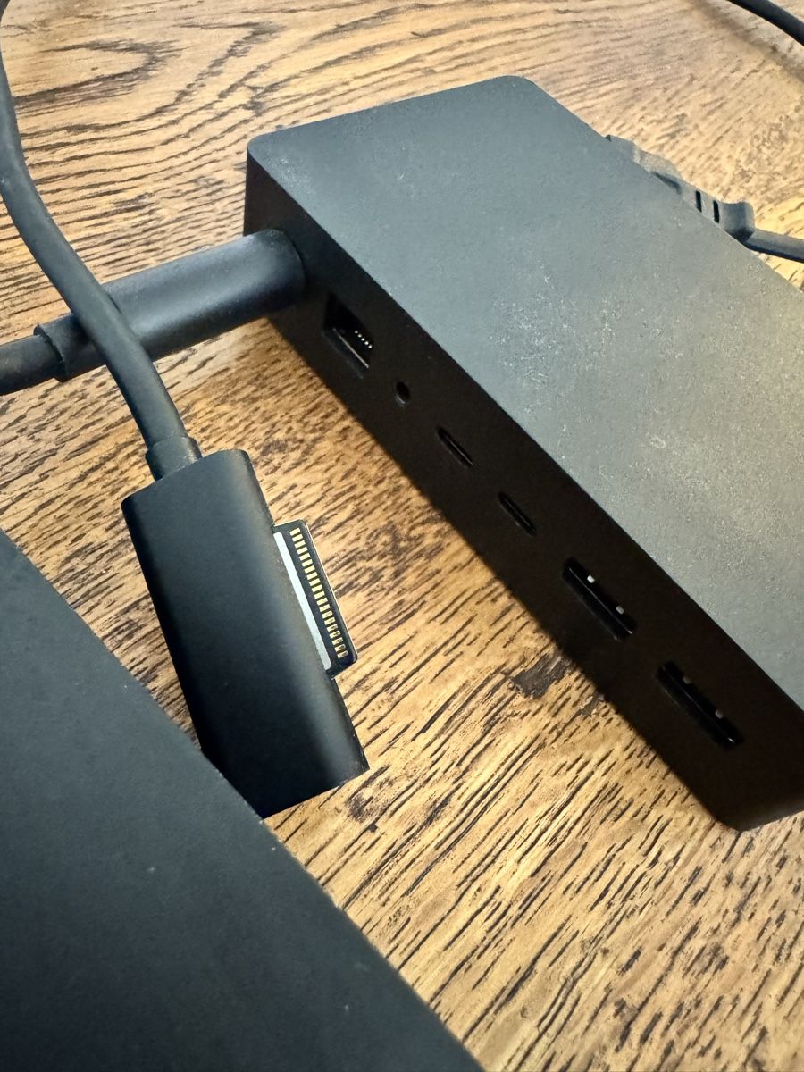 Microsoft Docking station: Microsoft Surface Dockingstation inkl. Netzteil – Usato da Brugg AG venduto da 5teven 1