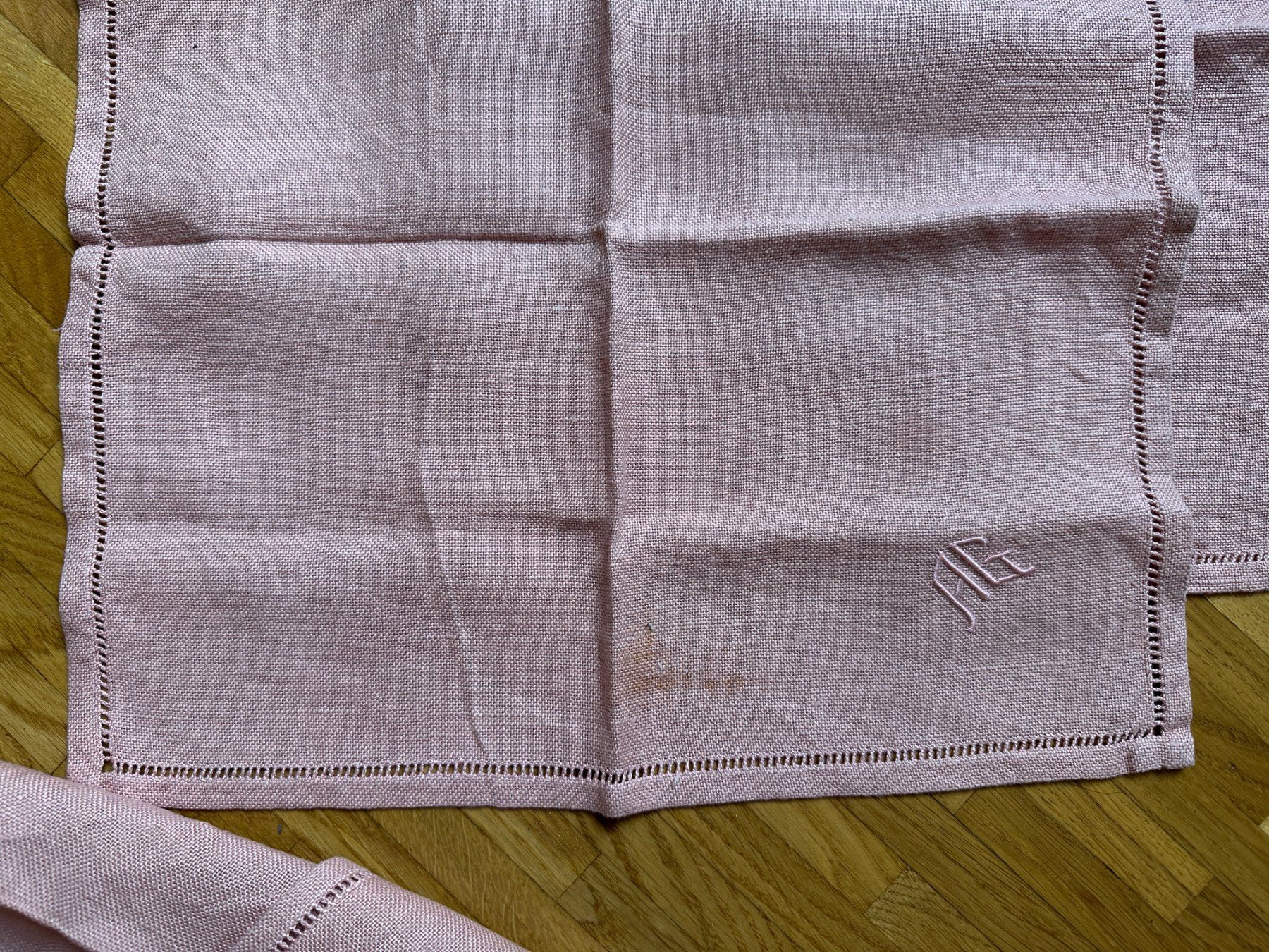 Tovaglioli: Lot 13 x Tischservietten-Set mit gestickten Initialen "AG" – Usato da Lausanne venduto da brixton 6