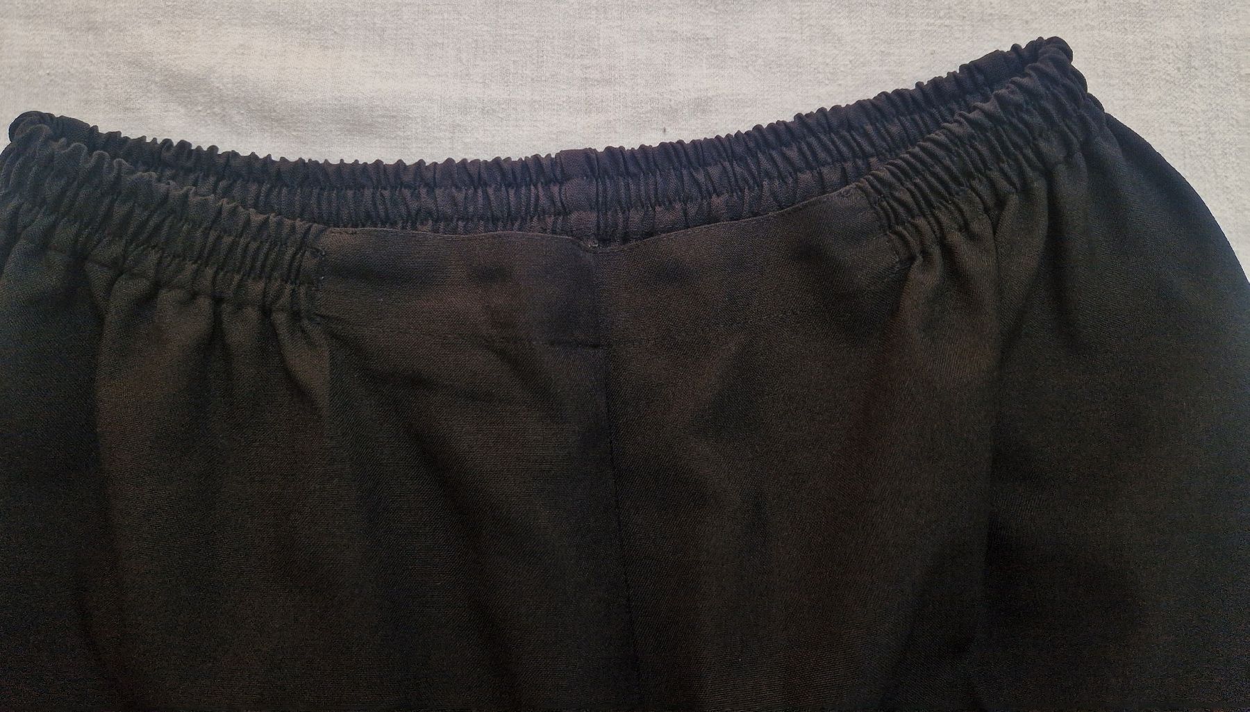 Pantaloni: Schwarze Jersey-Freizeithose mit Seitenschlitzen, Gr. XL – Usato da Muri b. Bern venduto da mlu_vgj7 1