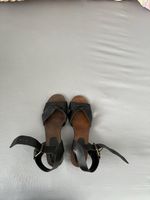 Schwarze Ledersandalen mit Absatz, Grösse 39, Top!