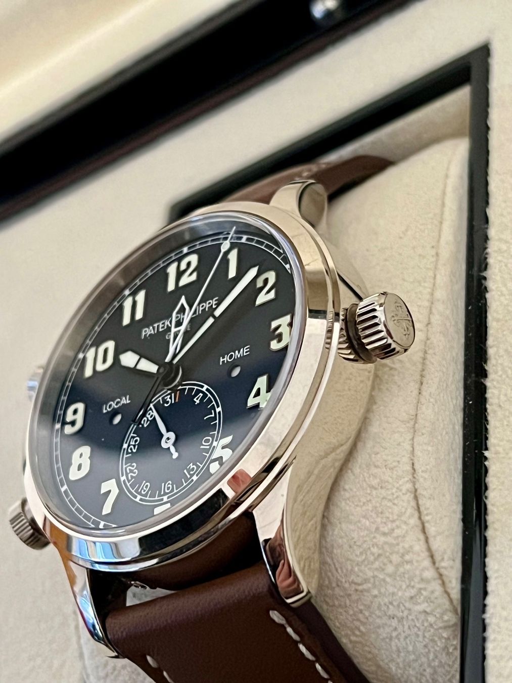 Patek Philippe Orologi: Patek Philippe 5524G-001 de 2024 Full Set – Usato da Sion venduto da ROBY_ROBY_ROBY 1