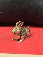 Hase mit Münzen Messing Antik Optik