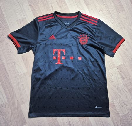 Adidas 22/23 Bayern München Trikot Gnabry Grösse L
