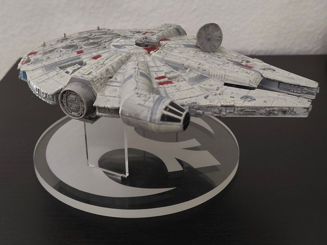 Star Wars Kit di modellismo & Modellini statici: Disney Store Star Wars Millennium Falcon Deluxe Diecast – Usato da Arlesheim venduto da Jokerman69 4