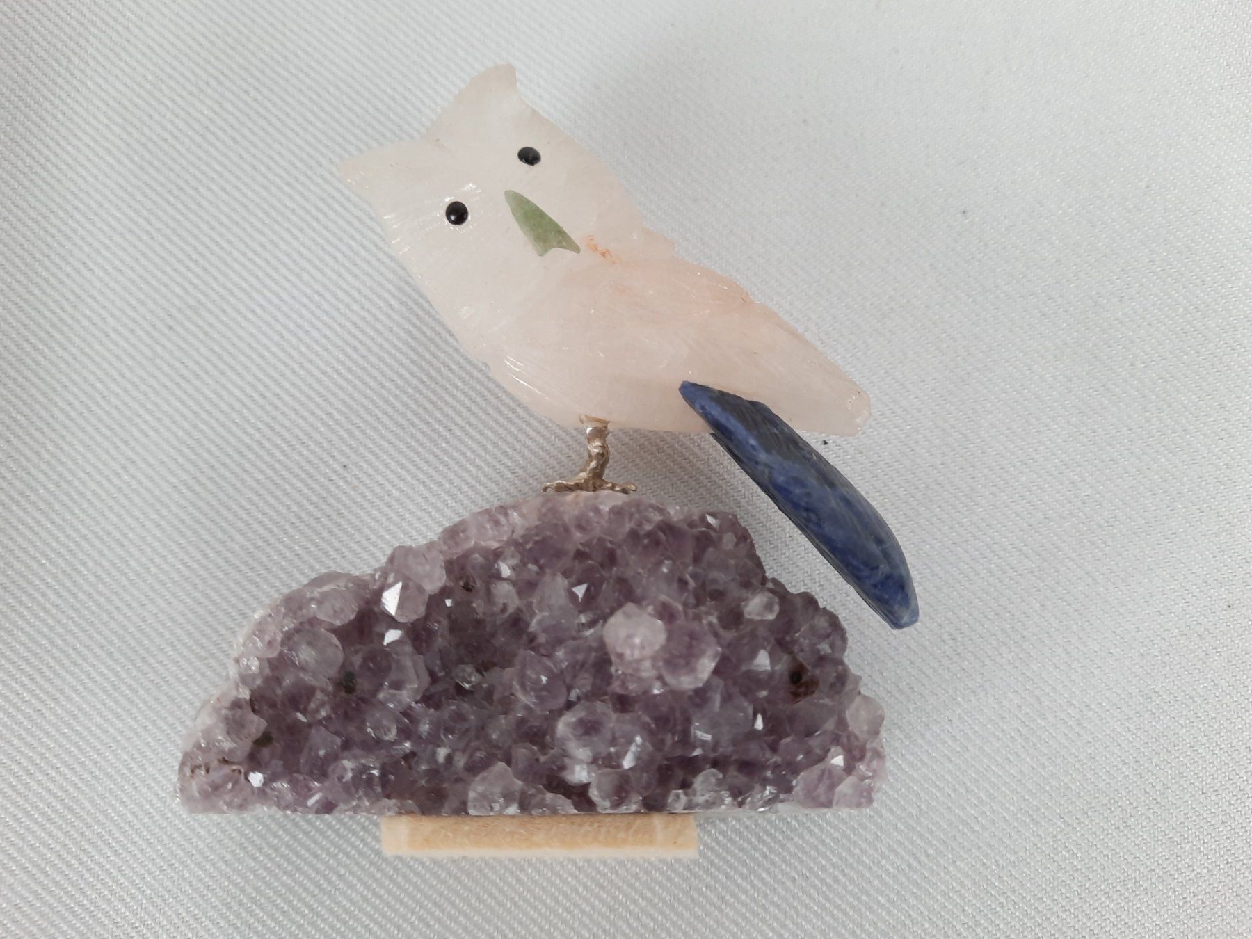 Mineralien & Heilsteine: Tukan & Eule aus Edelstein auf Amethyst – Gebraucht aus Beinwil am See von Restwert_Beinwil 3