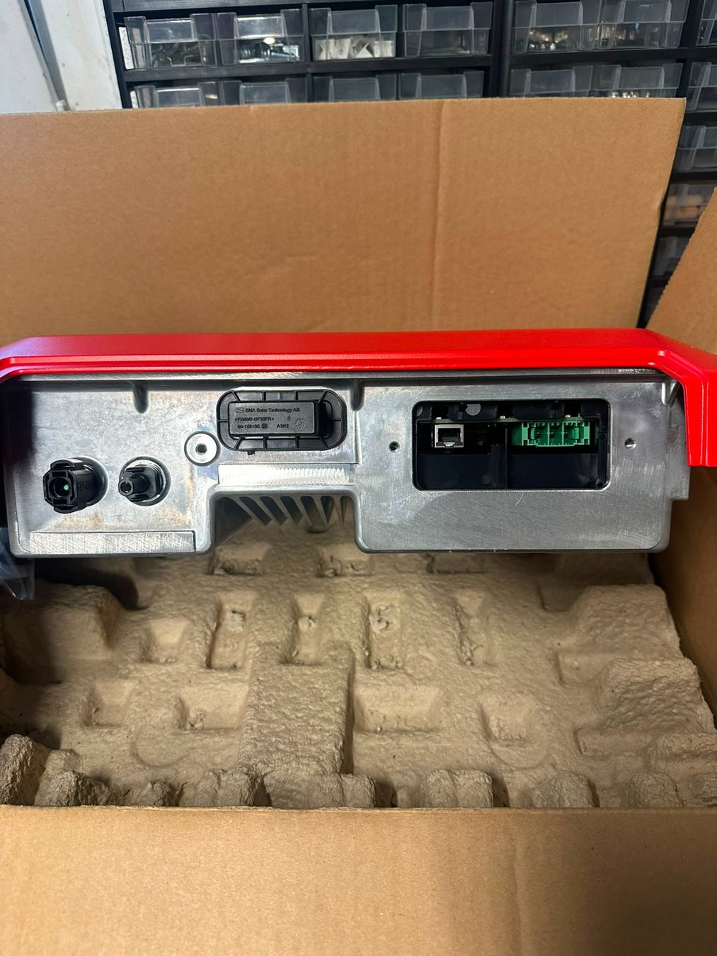 Inverter: Solaranlage Mit 4 Solarpanels und 1Phasen Wechselrichter – Nuovo (secondo la descrizione) da Zug venduto da Gliss 4