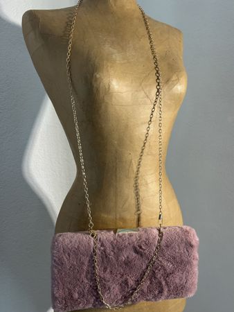 Sac de soirée en fausse fourrure rose poudré, parfait état!