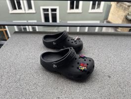  Verkaufe Kinder Crocs in Grösse 10 (schwarz)
