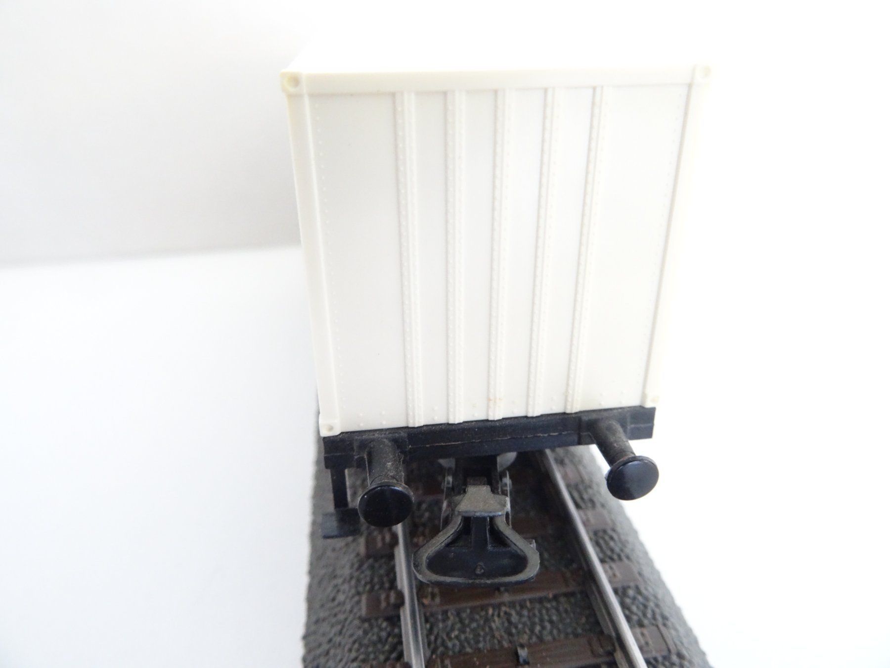 Märklin Modellini di ferrovie: Märklin H0 70043 DB Güterwagen mit Container – Usato da Hochdorf venduto da Teger02 4