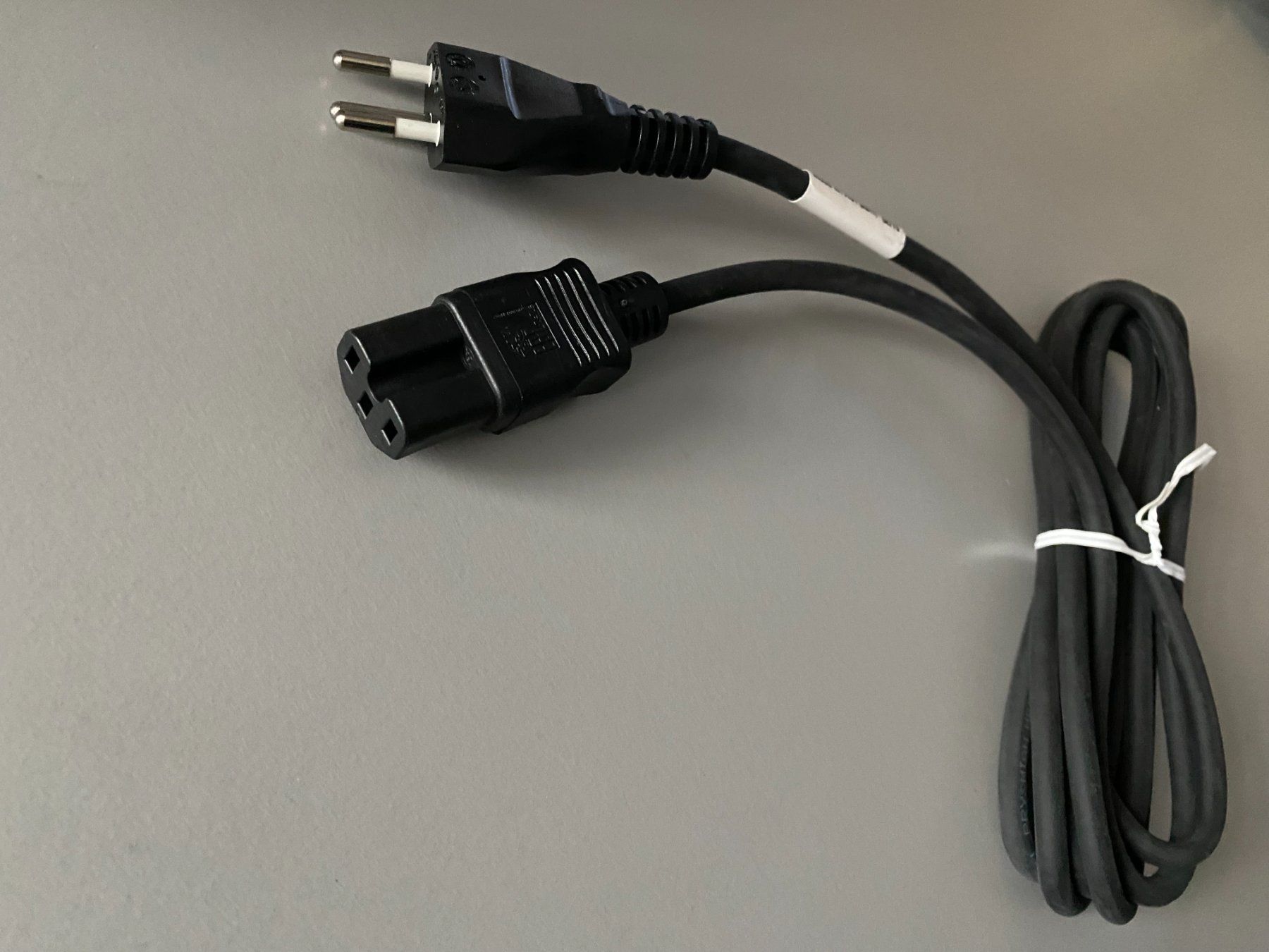Cavi: CH-Netzkabel C15 - T12 - Schwarz - ca. 2.5m – Nuovo (secondo la descrizione) da Langwiesen venduto da Restposten-24