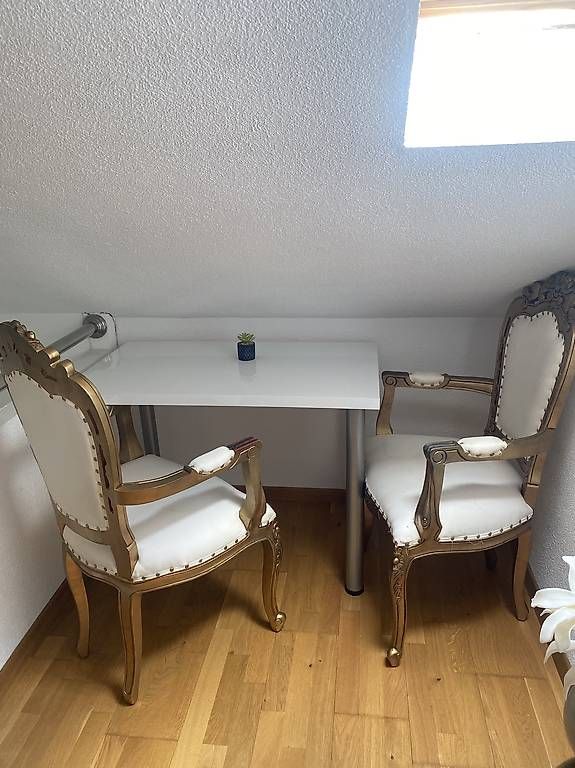 Tischset: Eleganter Tisch mit 2 stilvollen Stühlen  – Gebraucht aus Rorschach von Lauraq12