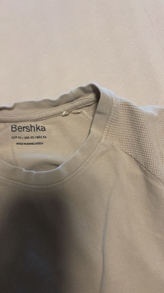 Bershka T-shirt: Bershka T-Shirt hellgrau Grösse XS  – Nuovo (secondo la descrizione) da Zürich venduto da D.Arroyo