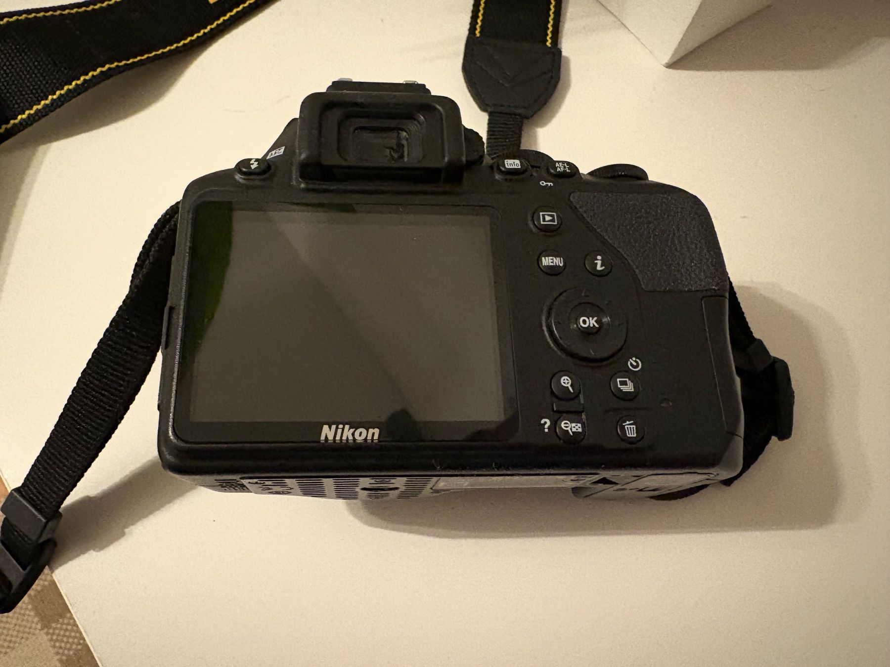 Nikon Fotocamera: Nikon D3500 (ohne Objektiv) – Usato da Benglen venduto da sel_6ydf 1