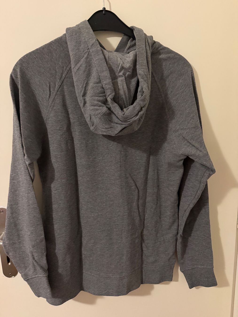 Pullover & Sweatshirts: Sweat à capuche Vans gris, TAILLE S – Gebraucht aus Villeneuve VD von jxste_dani 1