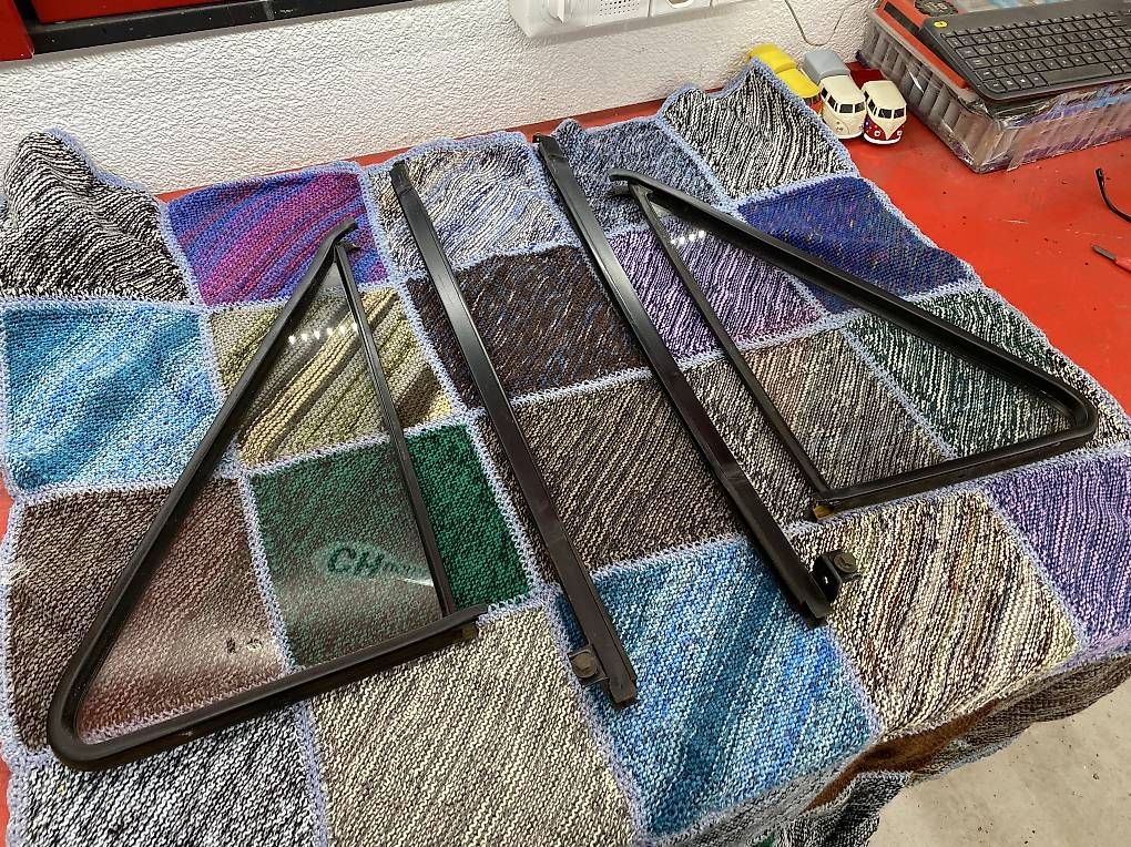 Finestre: Dreiecksfenster VW T3 – Usato da Golaten venduto da Trojka_22