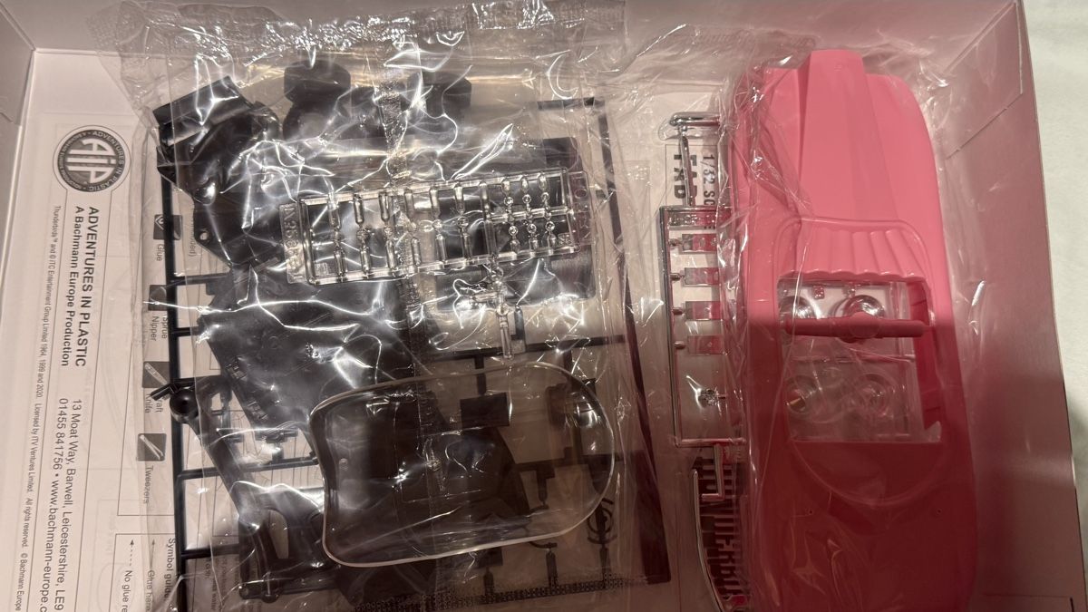 Voitures modèles: Thunderbirds FAB 1 Modellbausatz 1:32, neu & originalverpack – Neuf avec emballage d'origine à Basel par Zomeg 6