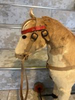 Antikes grosses Pferd Rädli Spielsachen Sammelstück Fell