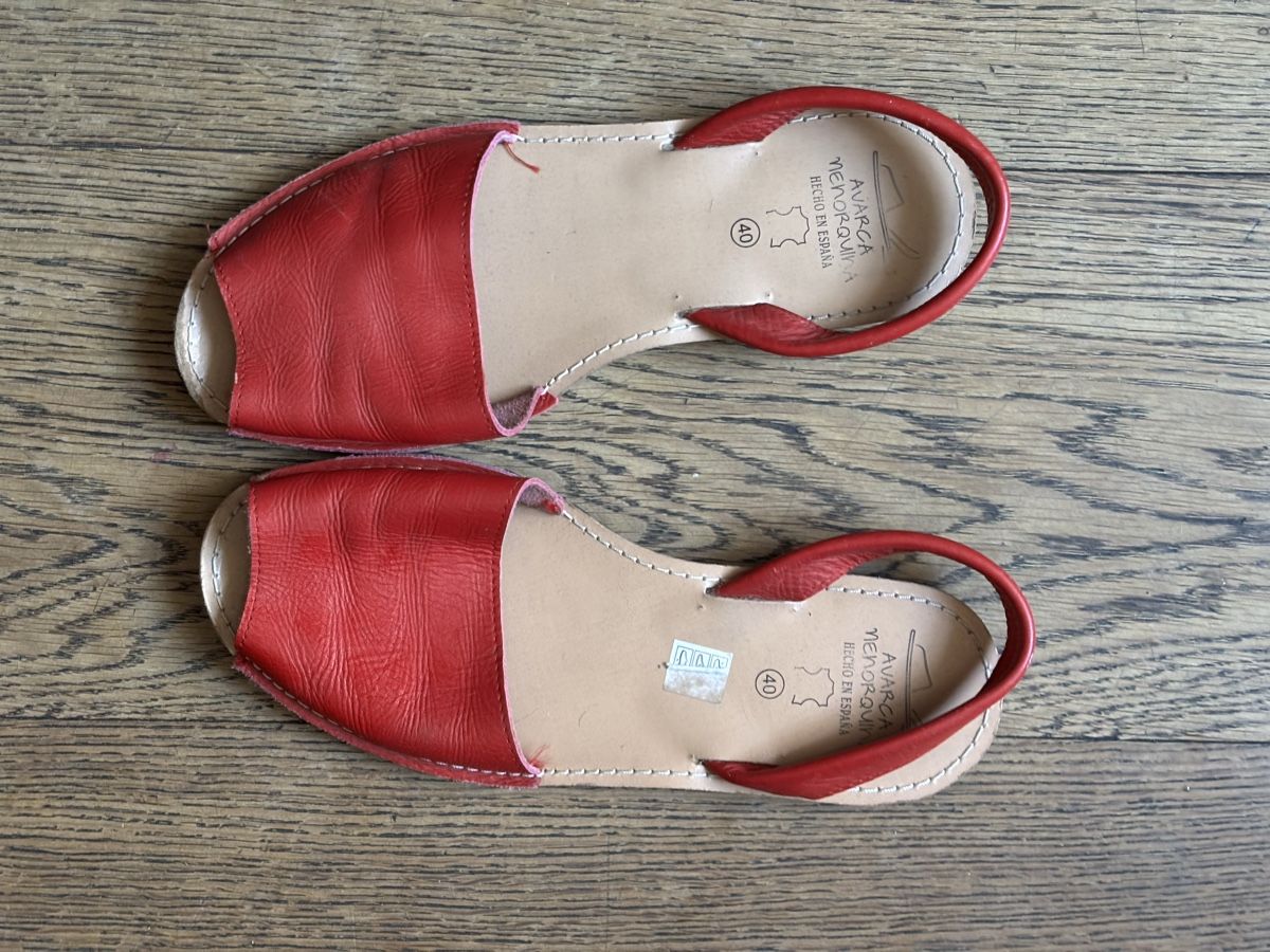 Scarpe da donna: Menorquina Sandale, Leder, rot, Gr. 40.5 – Usato da Ligerz venduto da Greba123