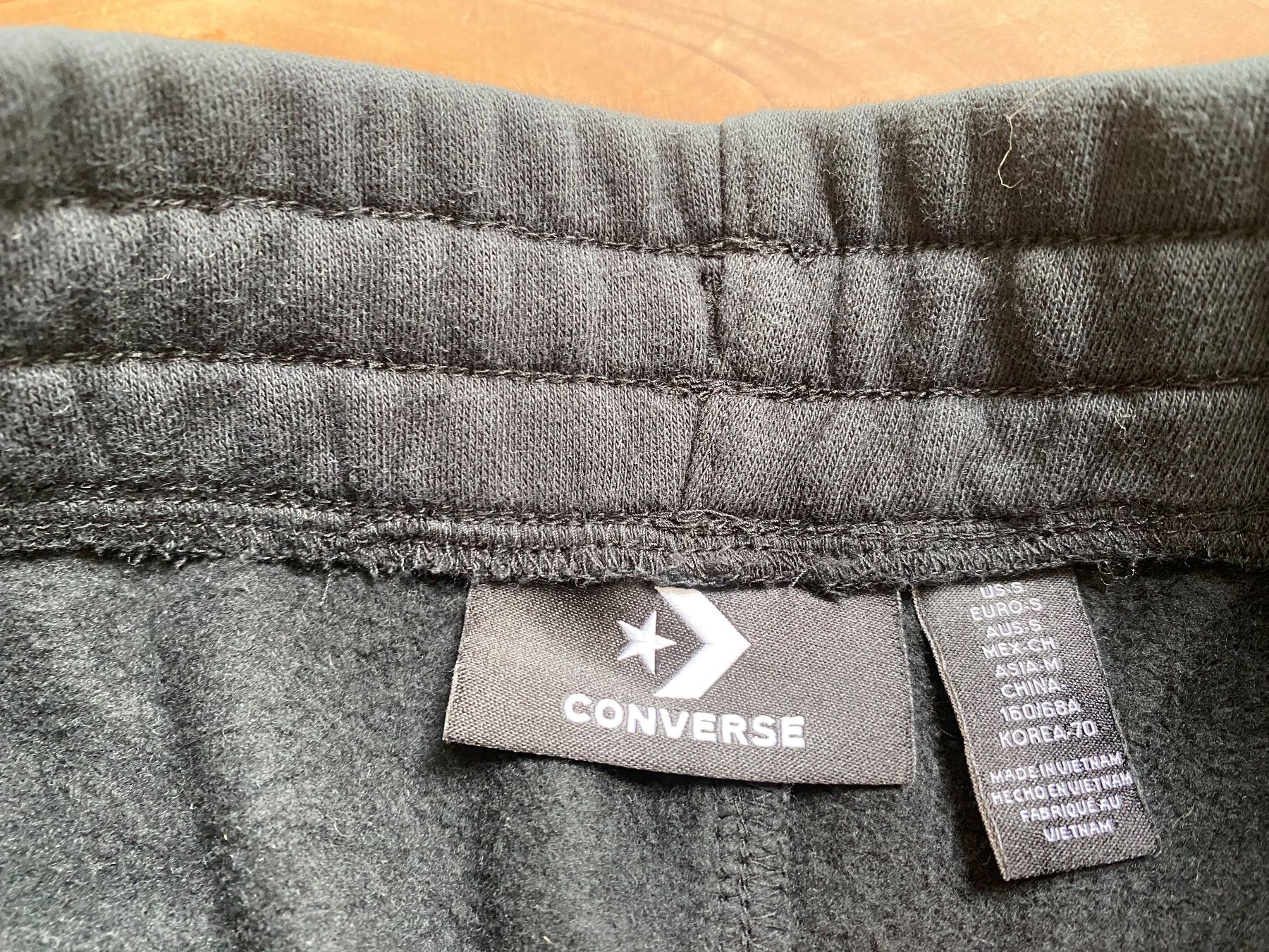 Converse Pantalons: Converse Trainerhose schwarz Grösse S, neuwertig – D'occasion à Wiedlisbach par jupi08 2