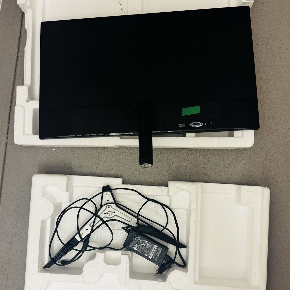 Monitor: AOC 24 LCD Monitor – Nuovo (secondo la descrizione) da Solothurn venduto da Simuz 2
