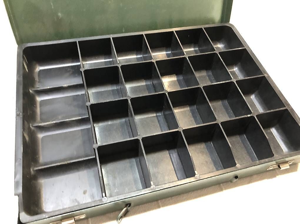 Contenitori & Simili: Metallkasette mit Einlage 35x25x5 cm – Usato da Villnachern venduto da focusride 3