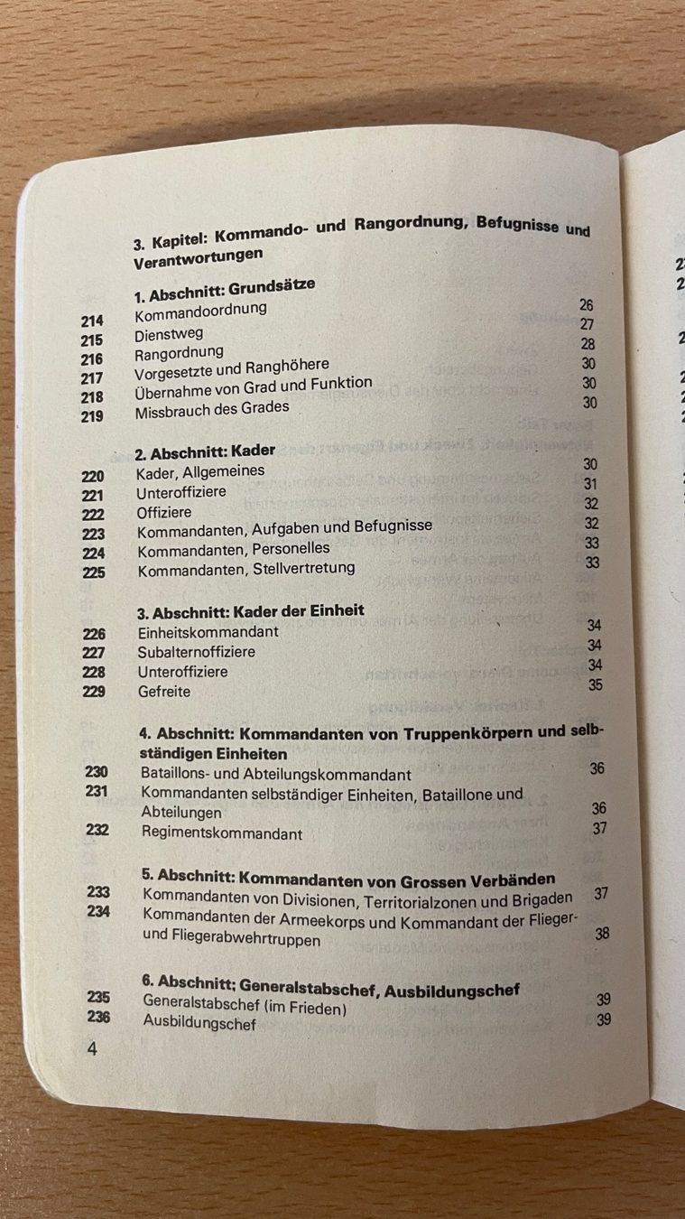 Libri: DR Dienstreglement Schweizer Armee VA 80 - 1980 – Usato da Glattfelden venduto da cybermaxx 2