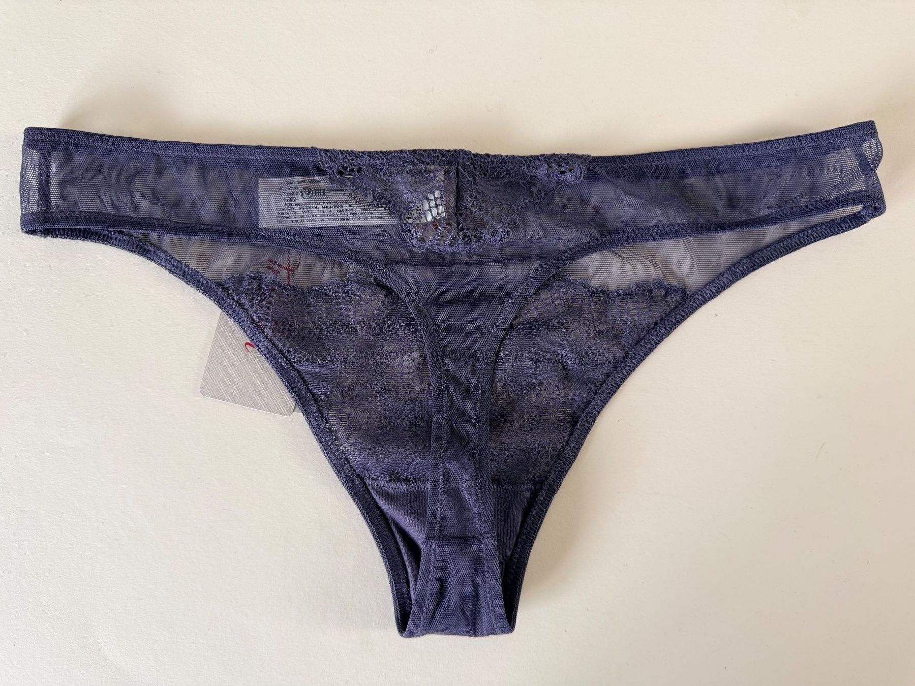 Triumph Sonstige Unterwäsche: TRIUMPH, String LACE SPOTLIGHT, Grösse 40, Farbe Lila – Neu und originalverpackt aus Rudolfstetten von gst_g7xl 3