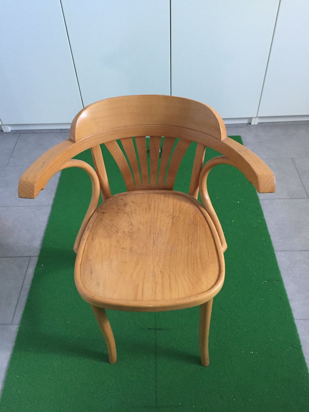 Chaises: Schöner Bug-Stuhl mit Armlehne – D'occasion à Steffisburg par morefun01 1