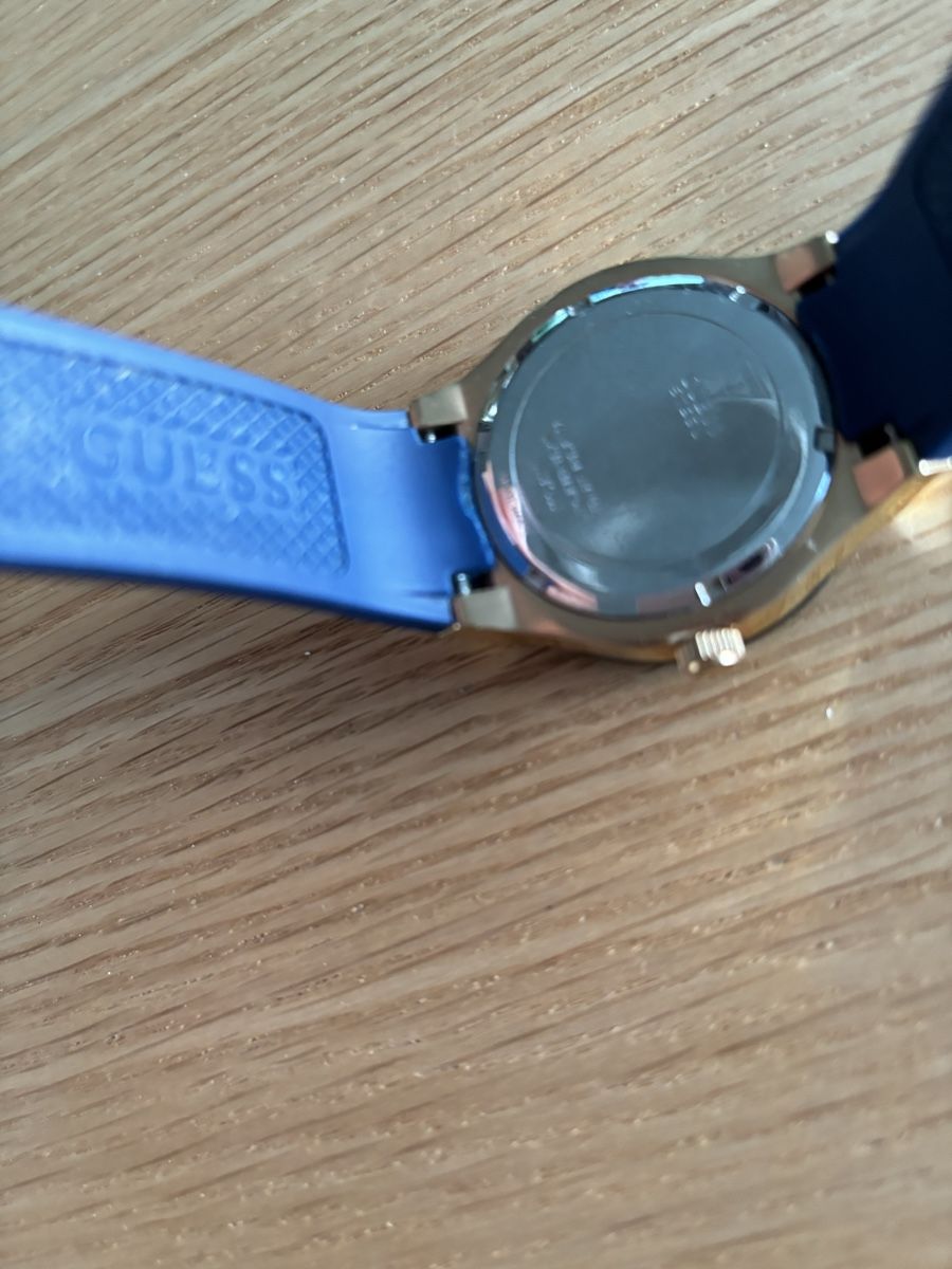 Guess Orologi: Guess Damen Armbanduhr – Usato da Salenstein venduto da Silly...0 9