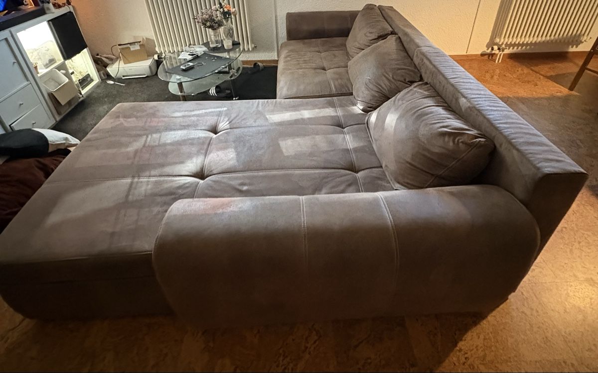 Divani: Gemütliches braunes Sofa – Usato da Gurmels venduto da lza_76gd 1