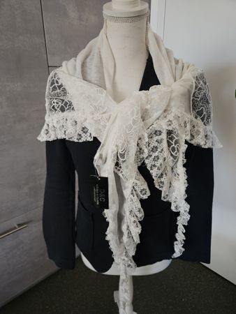 Celine & Clara Schal weiss mit Spitze neu mit Etikett