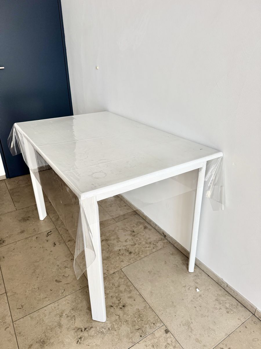 Tische: Weisser Tisch – 114 × 75 cm – Gebraucht aus Zürich von jul_l6kx 1