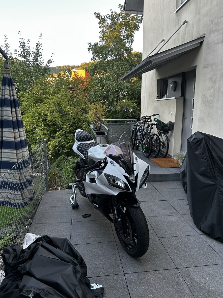 Accessori per altri veicoli: Yamaha R6 RJ11 mit MFK – Usato da Sissach venduto da Frecce3colori 1
