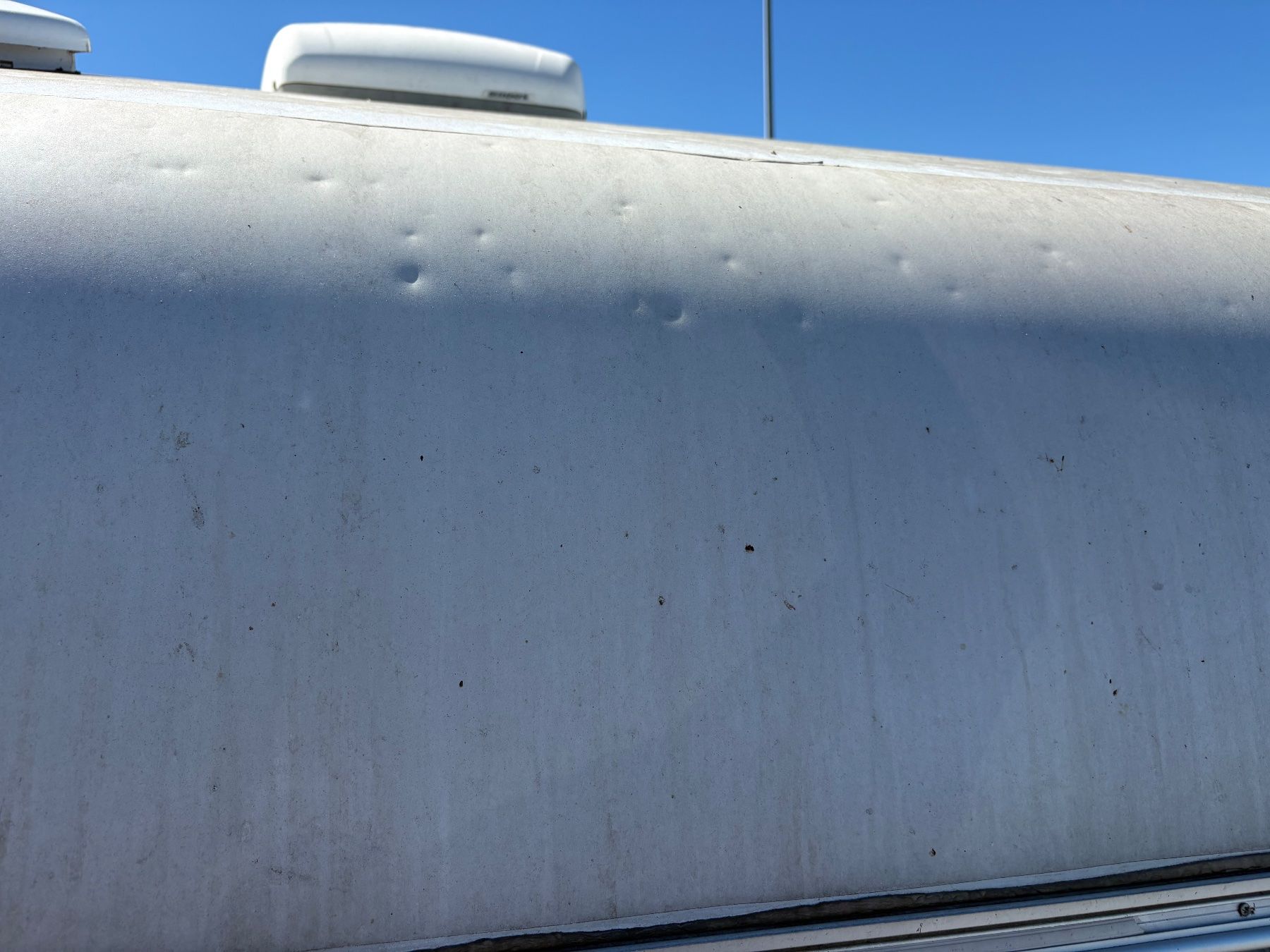 Knaus Veicoli da campeggio: Wohnwagen Knaus Südwind 500 mit Mover – Usato da Dietlikon venduto da afh65 6