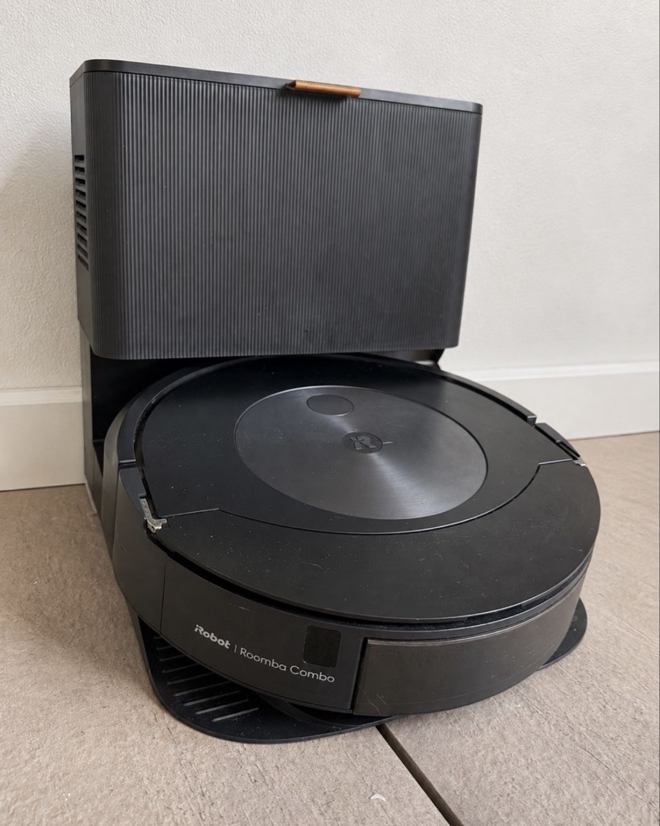 Irobot Aspirapolveri & Accessori: iRobot Roomba J7+ Combo – Usato da Schenkon venduto da MS_Reaper