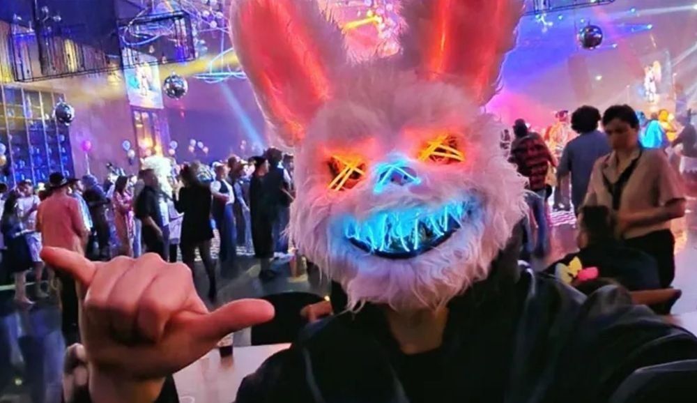 Masken: Karneval Hasenmaske mit LED (HALLOWEEN) – Neu und originalverpackt aus Döttingen von Swissquisite 1