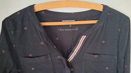 Street One Bluse, Schwarz mit Kussmund Muster, Gr. 38