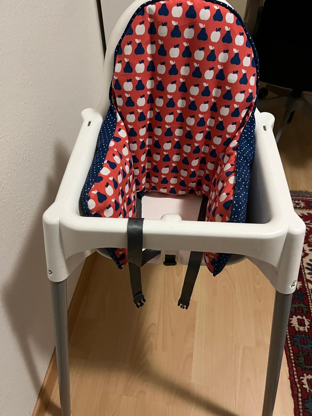 Ikea Seggioloni: IKEA Hochstuhl neuwertig – Usato da Rotkreuz venduto da Coolsims5 2