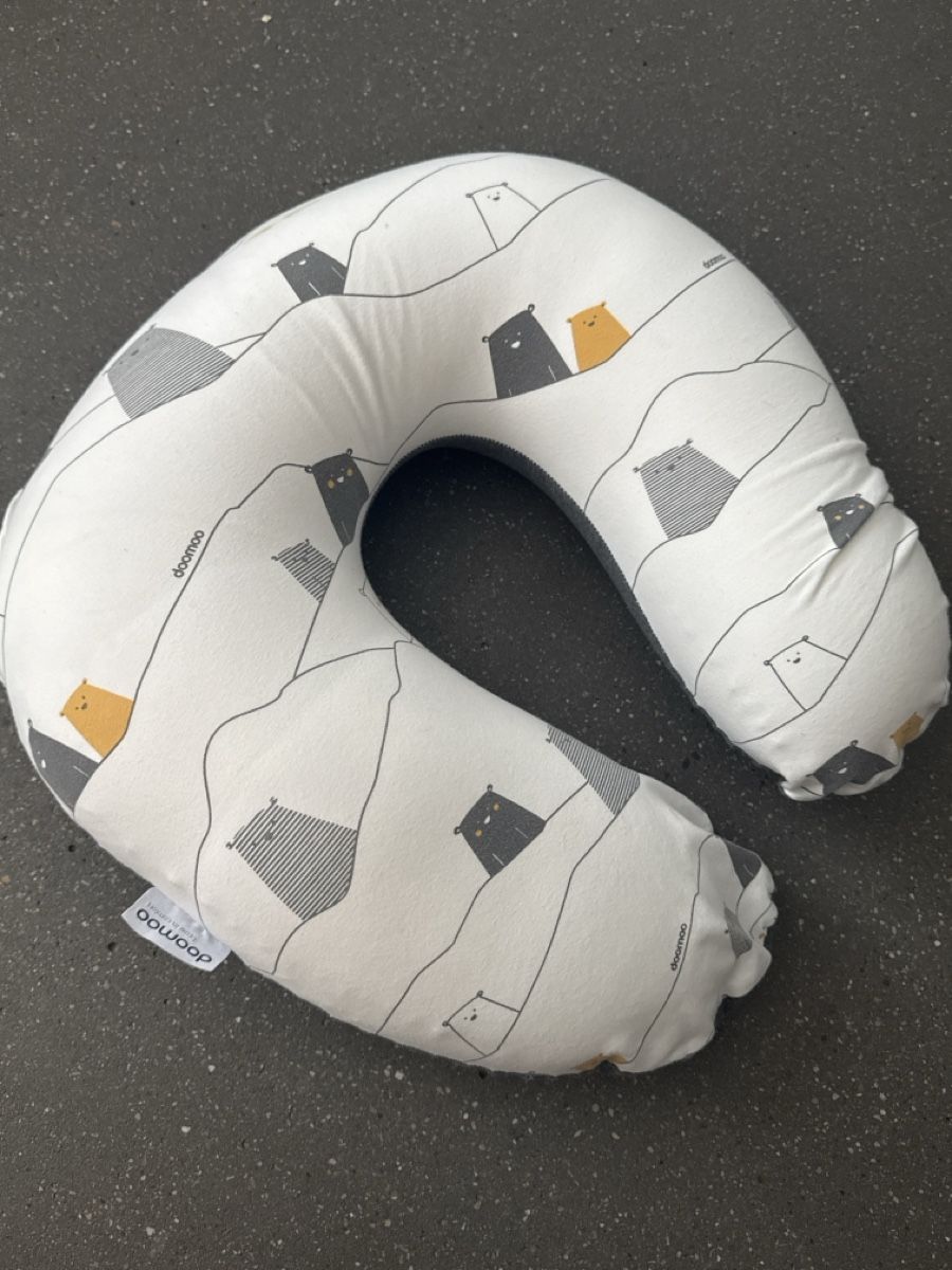 Doomoo Cuscini: DooMoo Nursing Pillow with Bears Print Used – Usato da Zürich venduto da ivn_pr75